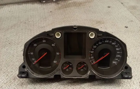 Volkswagen PASSAT B6 Speedometer (instrument cluster) 3C0920871K