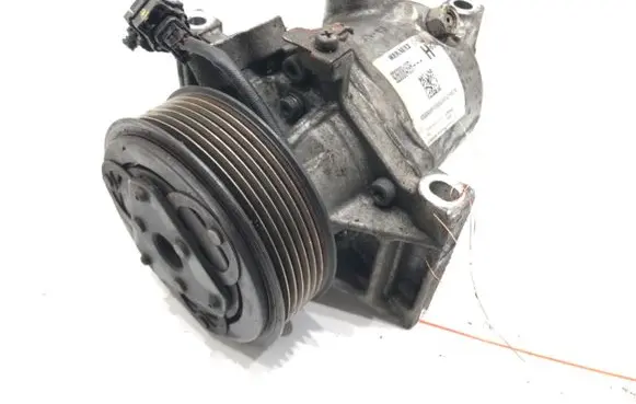 Dacia Sandero Air conditioning (A/C) compressor (pump) 926008469R