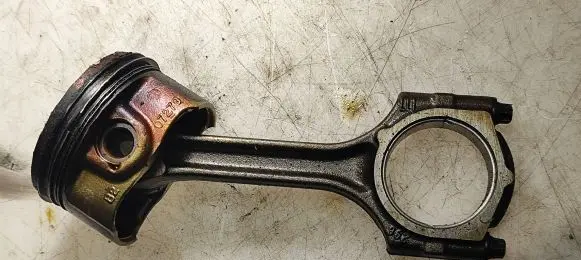Opel Cascada Piston with connecting rod 8207279