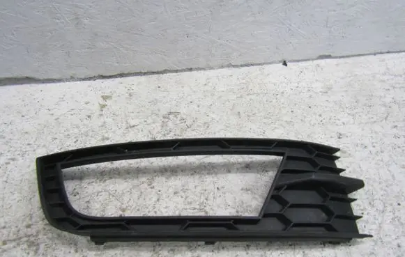 Skoda Octavia Mk3 (5E) Front fog light trim/grill 5E0807682