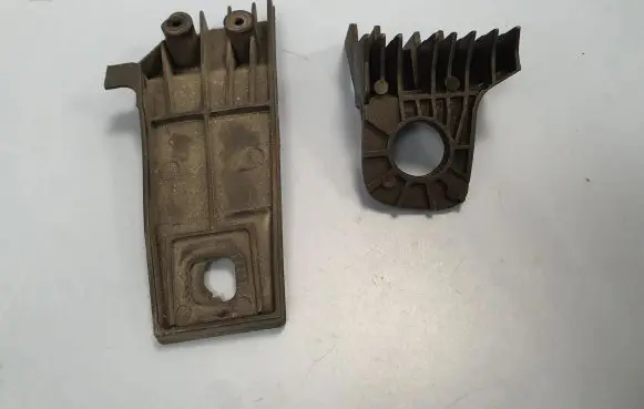 Headlight/headlamp mounting bracket