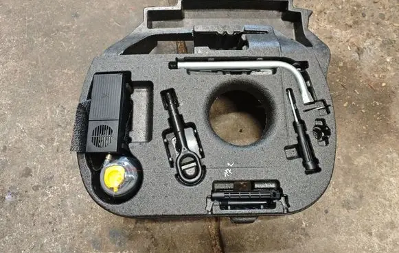 Audi A6 Allroad C7 Tool set 4G0012109D 4G0012109