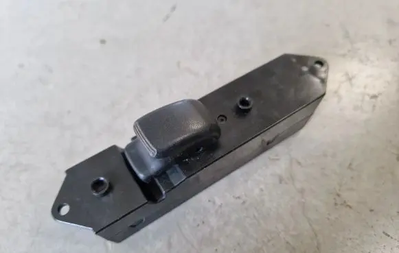Mitsubishi Pajero Sport I Electric window control switch MR763632