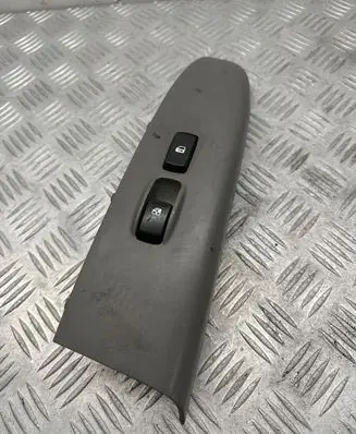 Hyundai Trajet Electric window control switch 202004536 C67R0157 935754D510KS