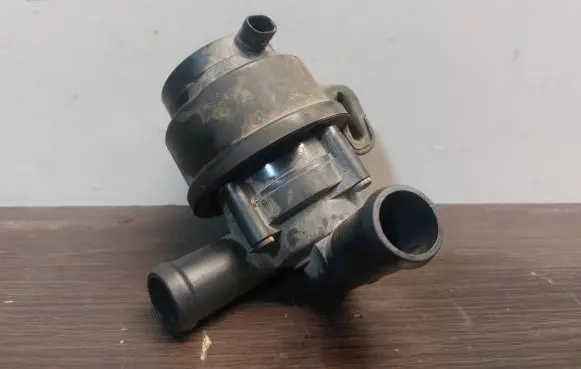 Volvo XC70 Electric auxiliary coolant/water pump 31332380