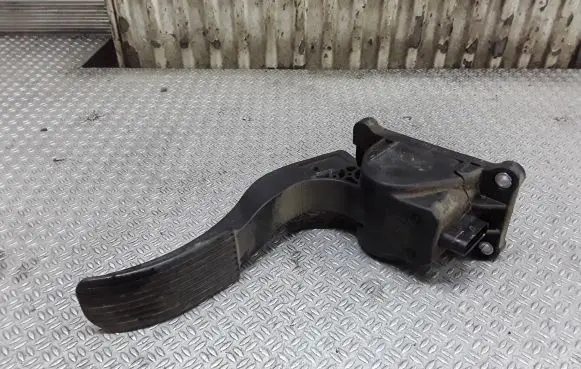 Mercedes-Benz Sprinter W906 Accelerator throttle pedal A9063000404 0280755023