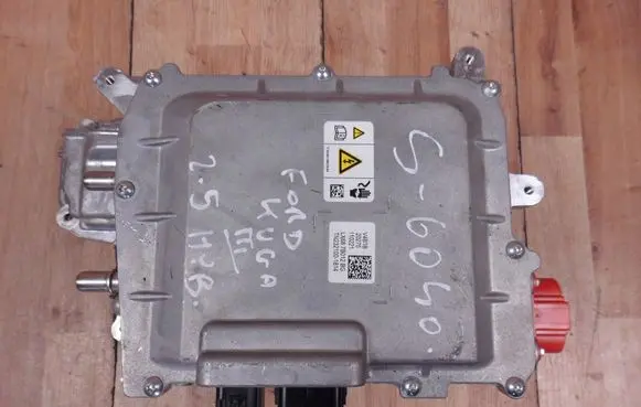 Ford Kuga III Voltage converter inverter LX687B012BG