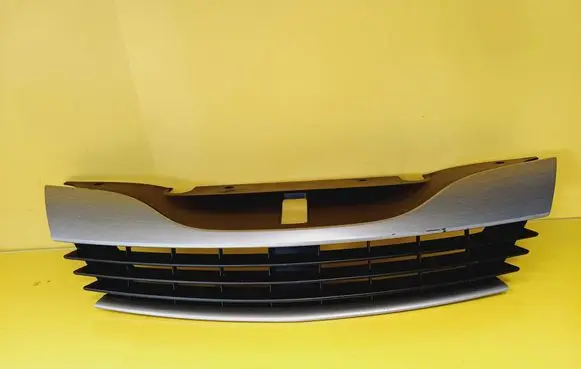 Renault Laguna II Front grill 8200012581