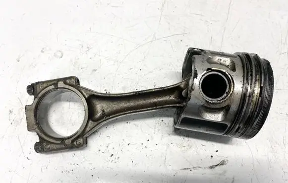 Volkswagen PASSAT B5 Piston with connecting rod 045CDE