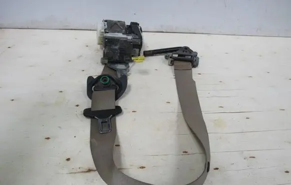 Mercedes-Benz ML W166 Front seatbelt A1668603786