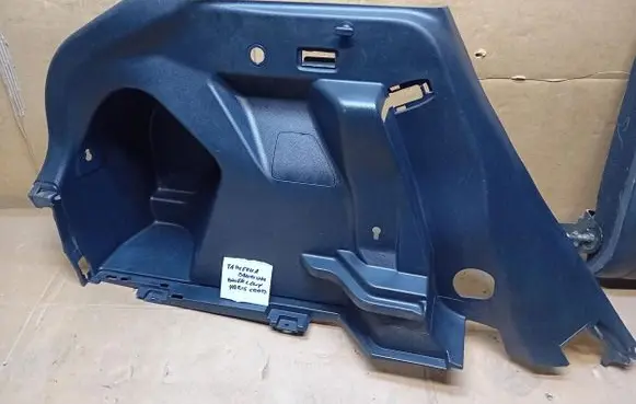 Trunk/boot side trim panel