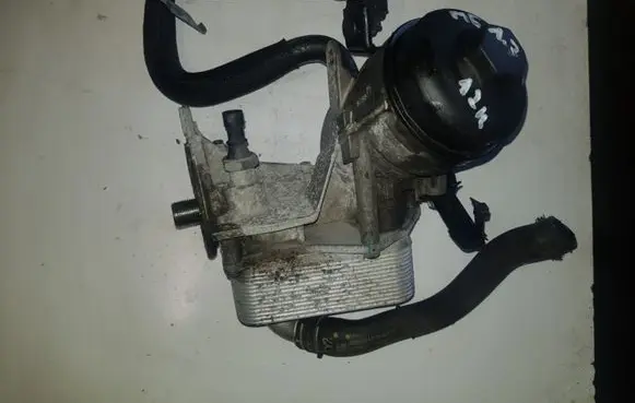 Opel Meriva B Oil filter mounting bracket