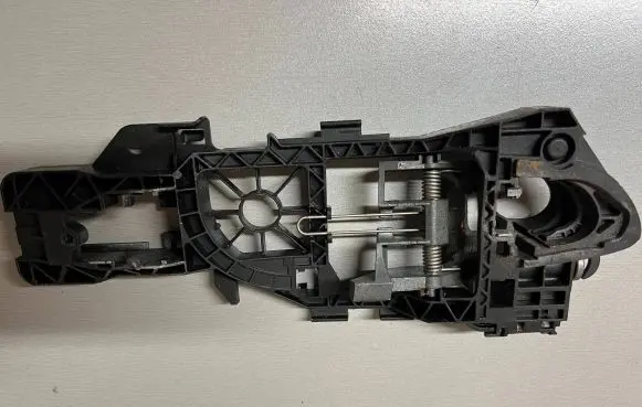 Rear door exterior handle/bracket