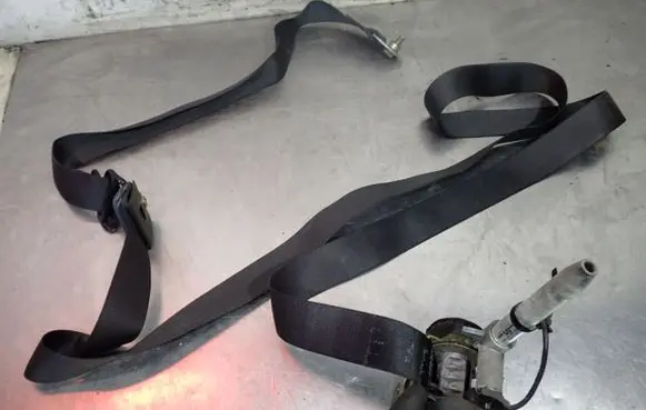 Mercedes-Benz E W124 Front seatbelt