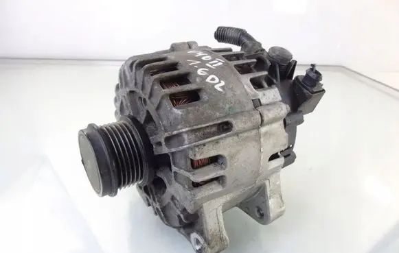 Volvo V40 Generator/alternator 30644799