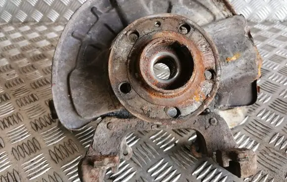 Volvo V70 Front wheel hub