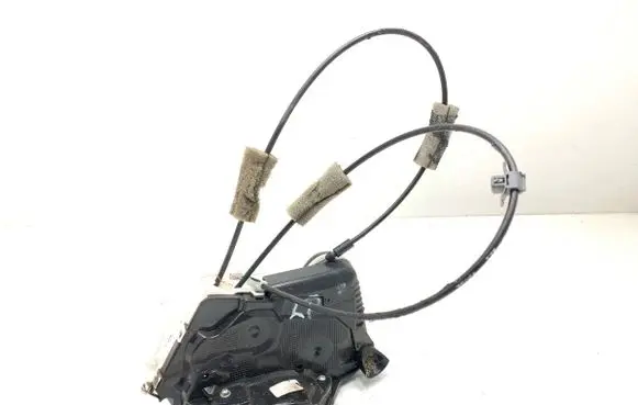 Honda HR-V Front door lock M85-11120M2