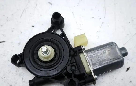 Cupra Formentor Front door window regulator motor 0130822076 5Q0959802C