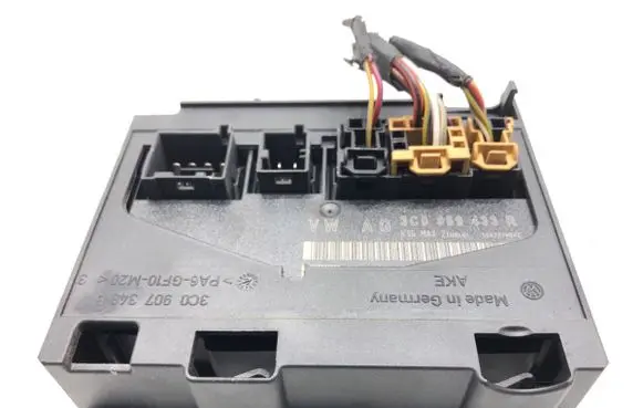 Volkswagen PASSAT B6 Central body control module 3C0959433R