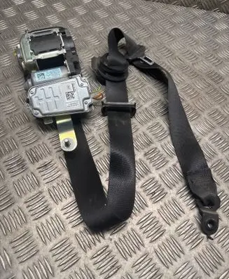 Mercedes-Benz E W212 Front seatbelt 617112200 010R0000