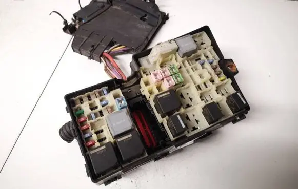 Ford Focus Fuse box set av6t14a142ab av6t-14a142-ab