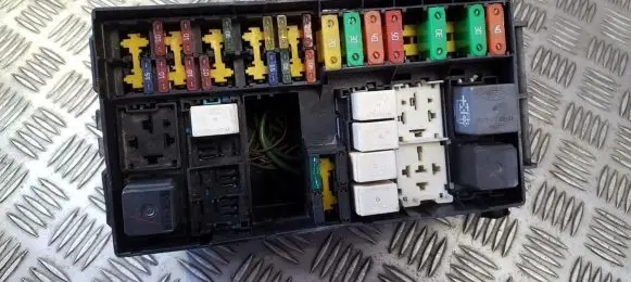 Ford Focus Fuse box set 98AG14A067AC 98AG-14A142-AC