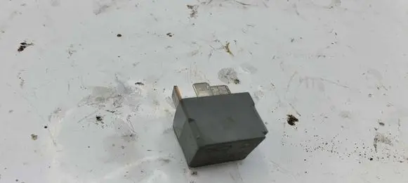 Mercedes-Benz E W211 Other relay 4RA00779307 A0025422619