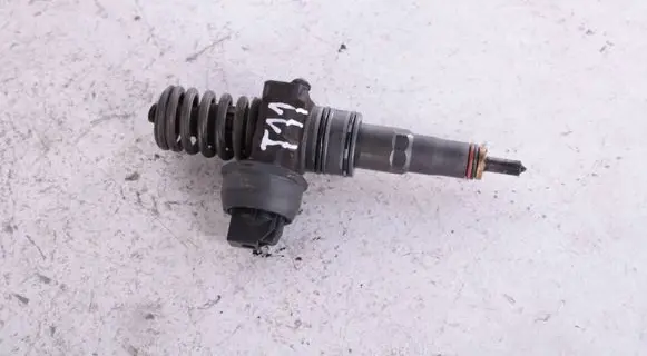 Skoda Fabia Mk2 (5J) Fuel injector 038130073BP 0414720314