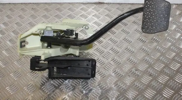 BMW 5 F10 F11 Brake pedal 6775368