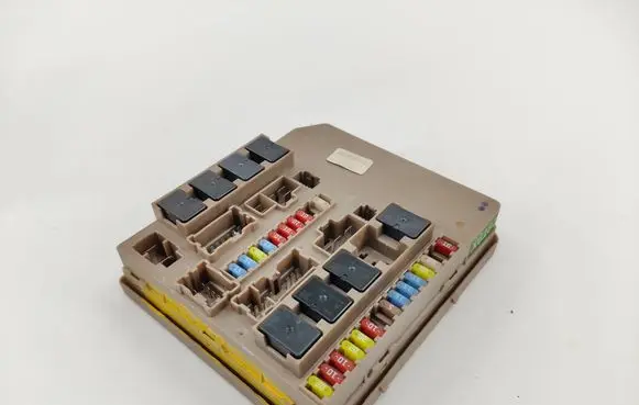 Renault Clio III Fuse module 674660A