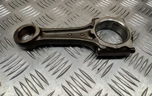 Opel Astra H Connecting rod/conrod 