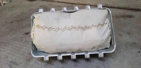 Volkswagen Routan Passenger airbag P05108904AC
