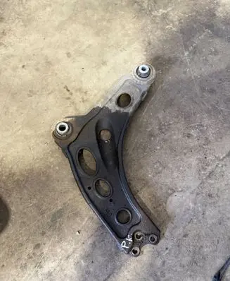 Opel Vivaro Front lower control arm/wishbone
