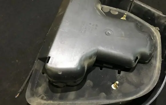 Volkswagen Golf III Tail light bulb cover holder 1h6945520