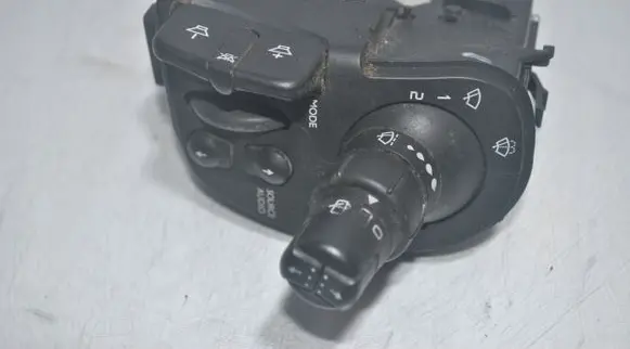 Renault Clio II Tailgate/trunk/boot open switch 88103003474