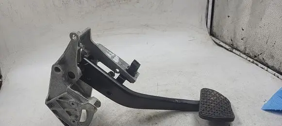 BMW 3 E90 E91 Brake pedal 42322403