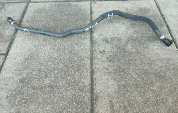 Engine coolant pipe/hose