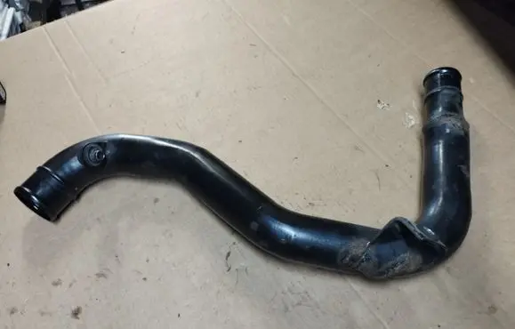 Peugeot 4007 Intercooler pipe mounting bracket 