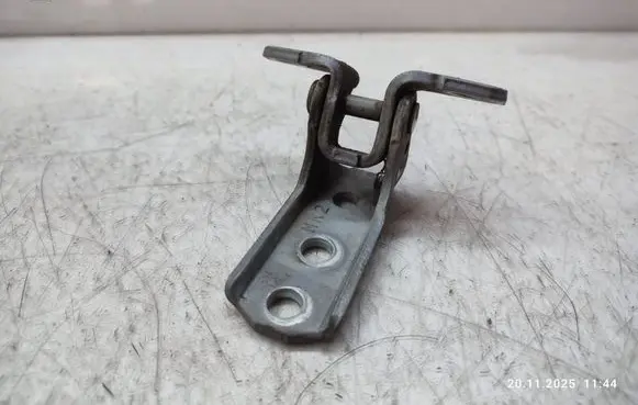 Mitsubishi L200 Front door lower hinge 