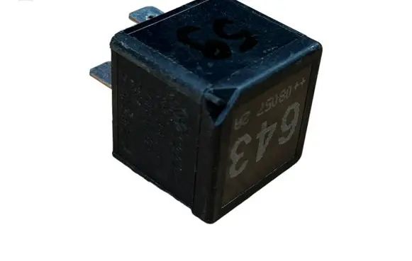 Audi Q7 4L Other relay 8K0951253 V23136B6X72