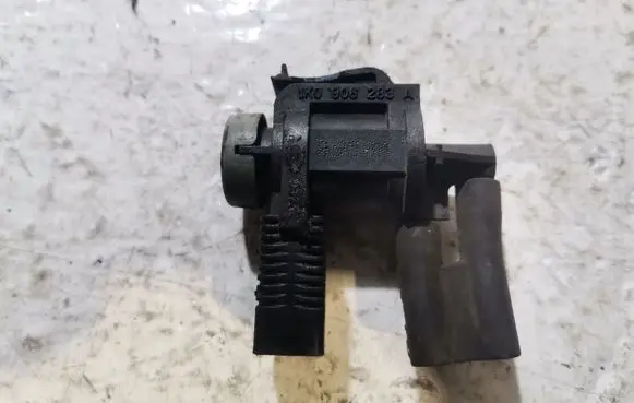 Audi A4 S4 B6 8E 8H Vacuum valve 1K0906283A