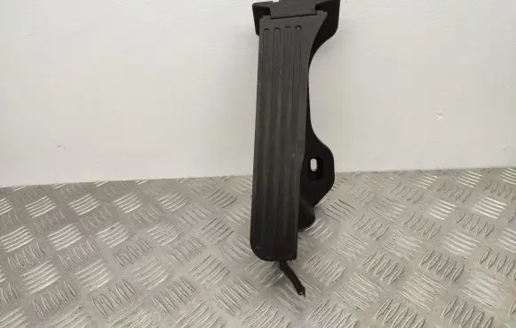 Volkswagen Tiguan Accelerator throttle pedal 1K1723503R
