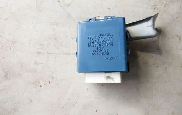 Toyota Yaris Verso Door central lock control unit/module 8598052051