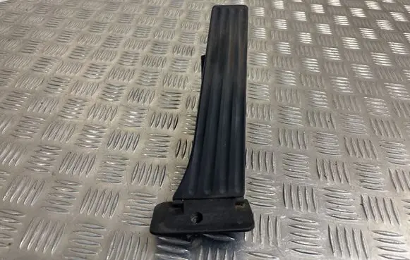 BMW 2 F46 Accelerator throttle pedal 6859999 907160662R 21490710