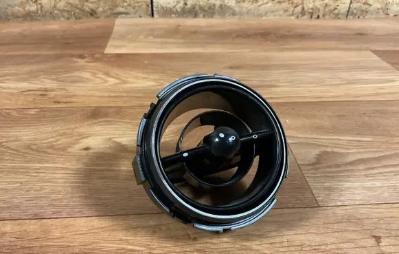 Mini One - Cooper R50 - 53 Dash center air vent grill 680088706 57633410