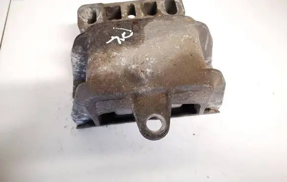 Skoda Octavia Mk1 (1U) Engine mount bracket 1j0199555