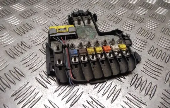 Citroen C4 I Picasso Fuse module