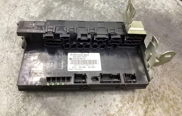 Mercedes-Benz C W203 Fuse module 2035451801 5DK00848640