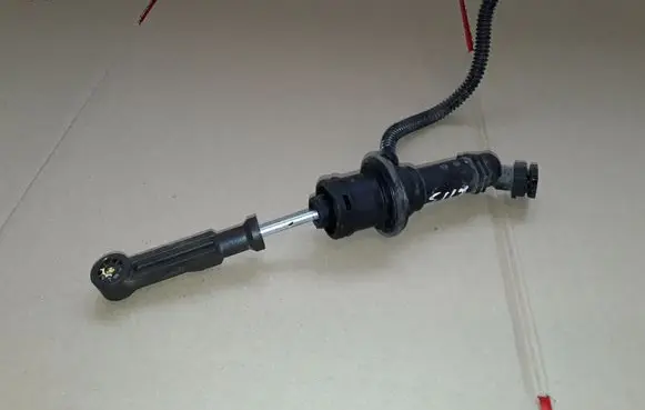 Dacia Dokker Clutch master cylinder 306104118R