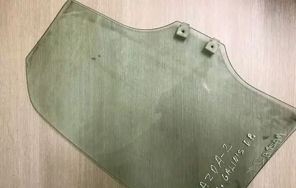 Mazda 2 Rear door window glass 43R003021
